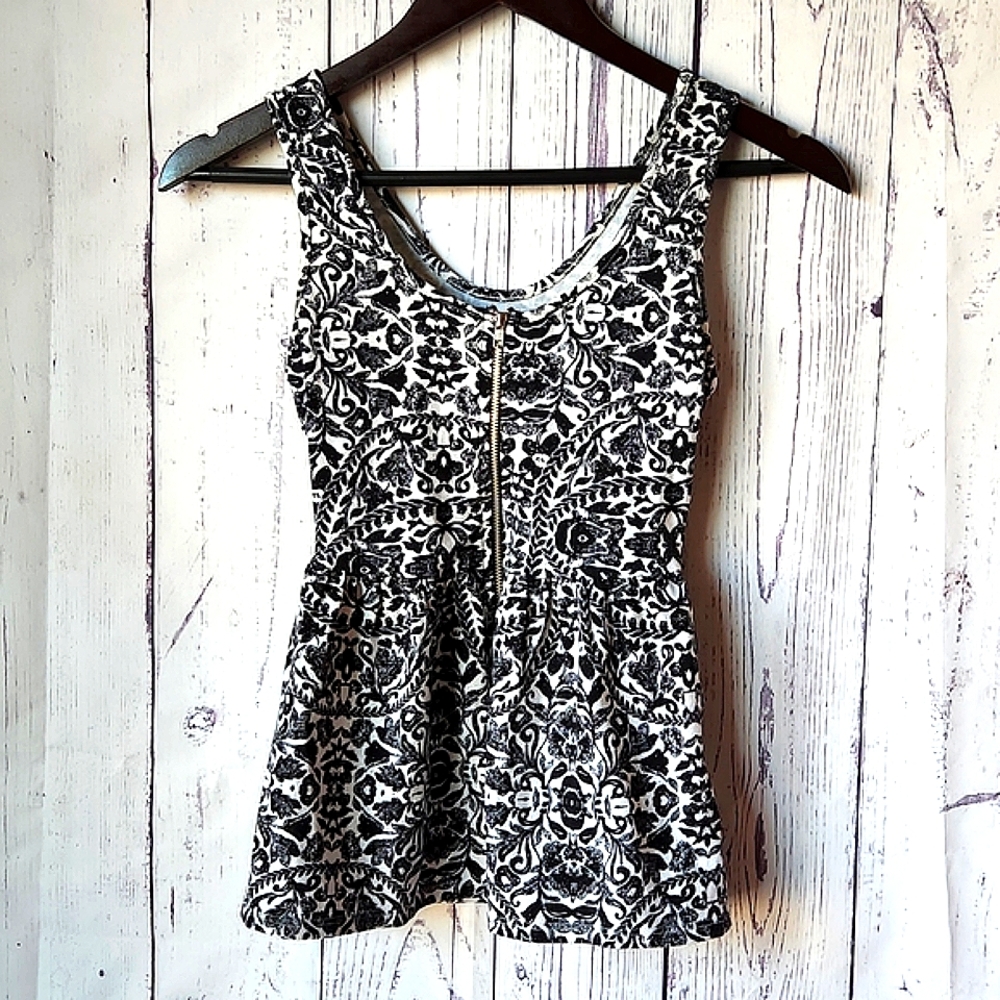 PucSun LaHearts peplum top